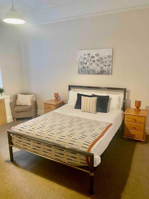 Bright 2 Bedroom Apartment Near Seafront Central Penzance Eksteriør billede